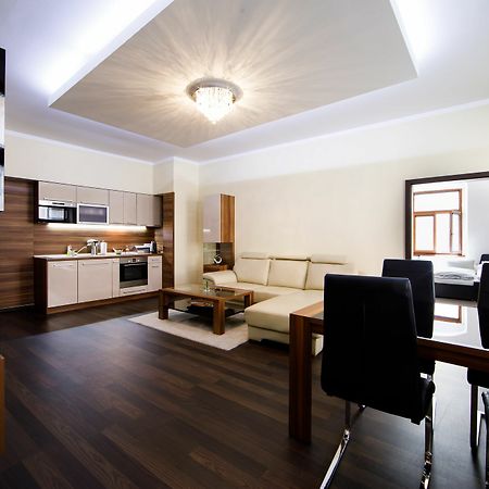 Aplend City Apartments Na Vrsku บราติสลาวา ภายนอก รูปภาพ