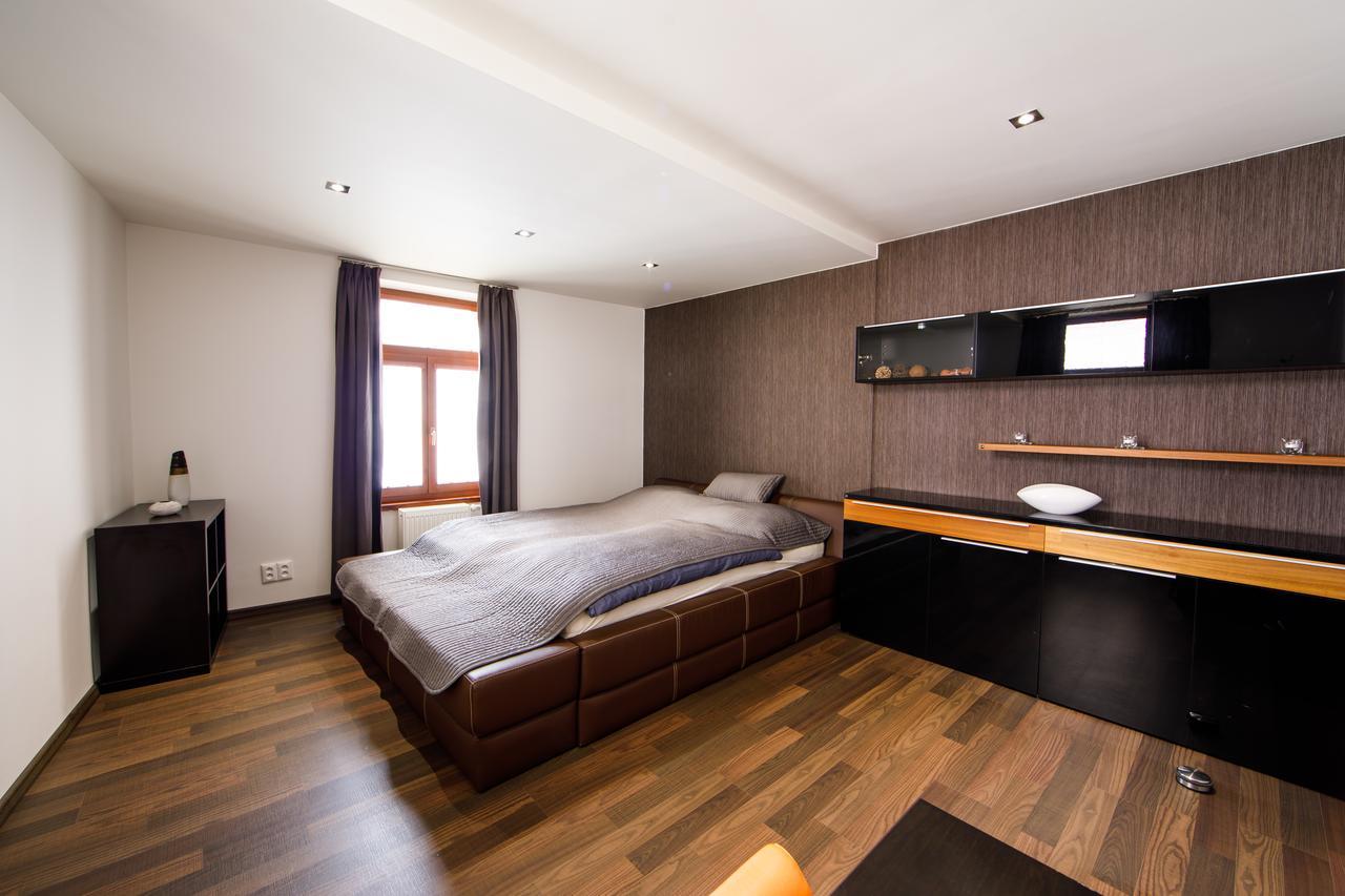Aplend City Apartments Na Vrsku บราติสลาวา ภายนอก รูปภาพ