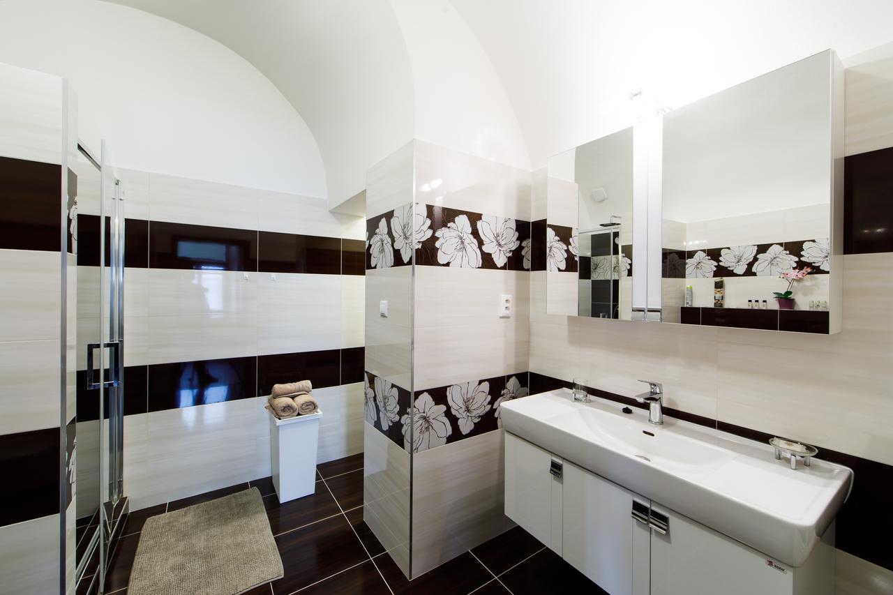 Aplend City Apartments Na Vrsku บราติสลาวา ภายนอก รูปภาพ