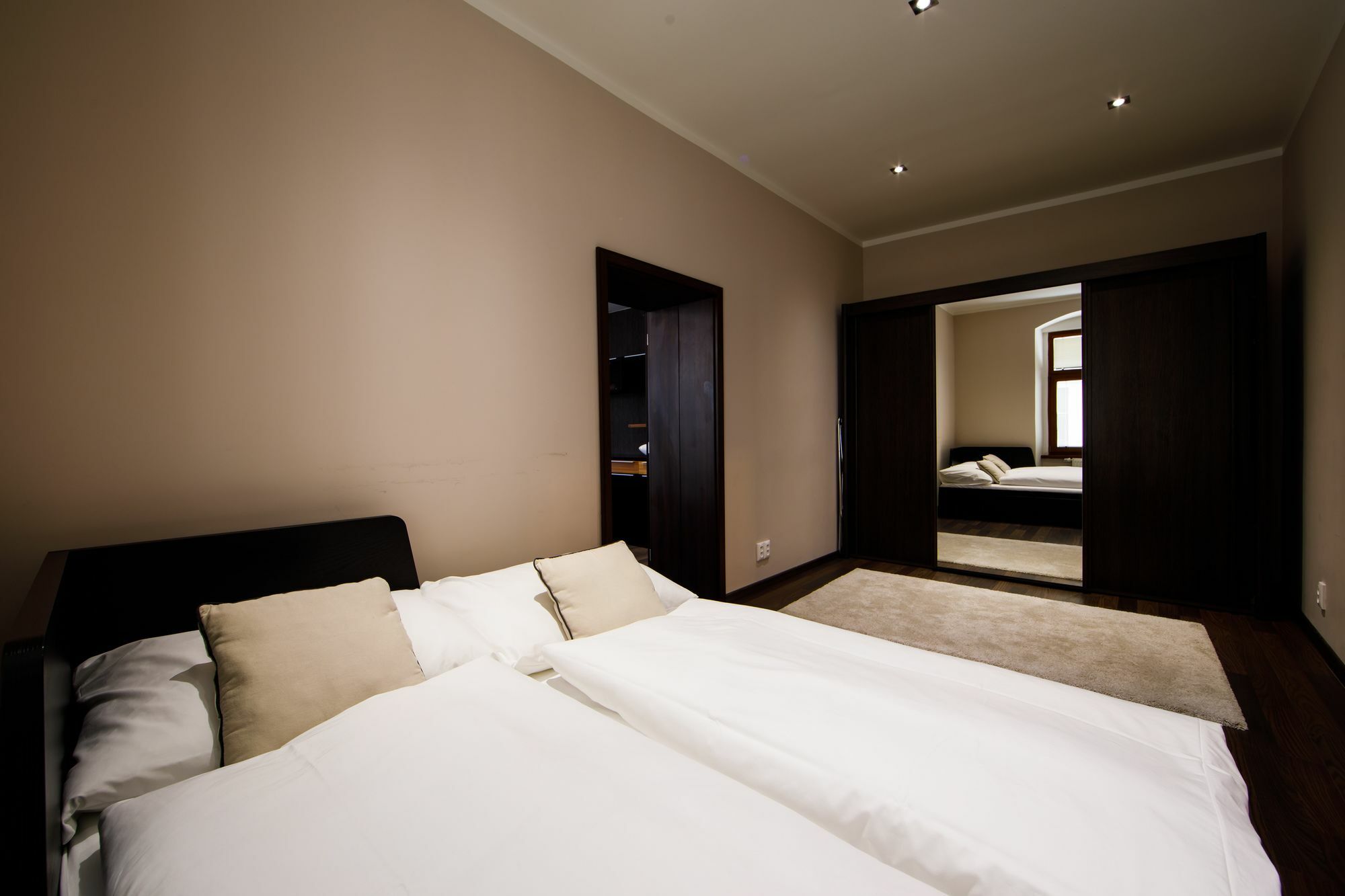 Aplend City Apartments Na Vrsku บราติสลาวา ภายนอก รูปภาพ